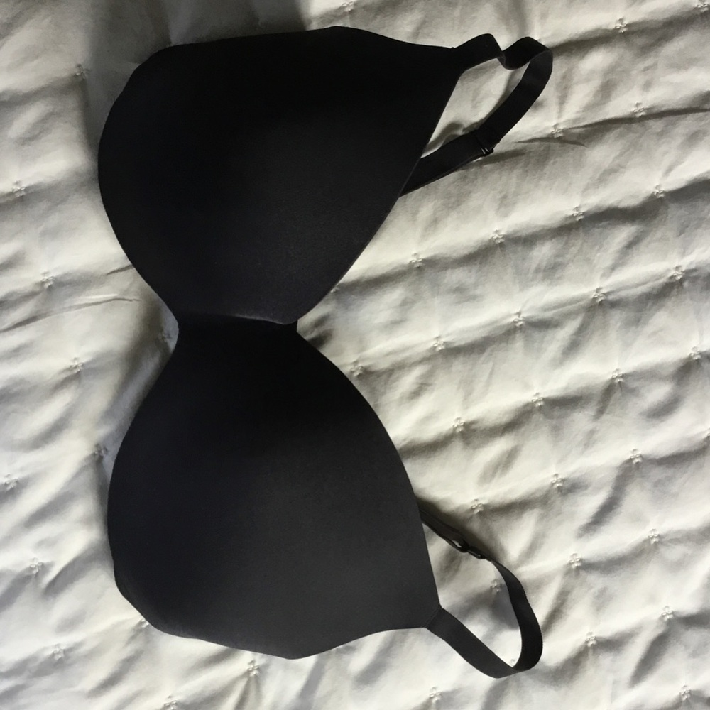 SKIMS Black wireless form push-up plunge